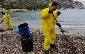 Pollution Aux Hydrocarbures Des Plages De La Ciotat Et